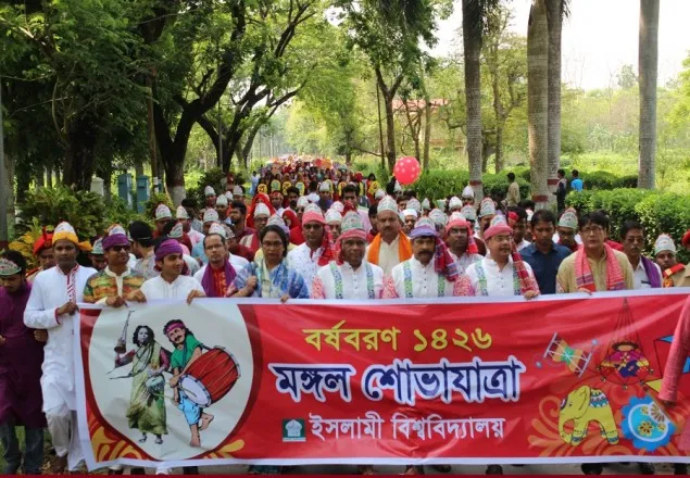 বৈশাখী আমেজে মেতেছে ইবি 
