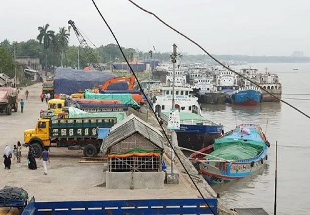 খুলনায় ১১ দফা দাবিতে নৌযান শ্রমিক ফেডারেশনের কর্মবিরতি