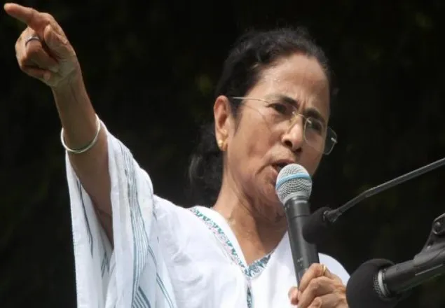 মোদির নামে শুধু জুতো বানানোই বাকি: মমতা