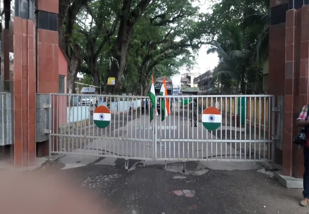 পেট্রাপোলে পণ্য চালান শতভাগপরীক্ষা করে ছাড়পত্রের নির্দেশনা সাময়িক স্থগিত