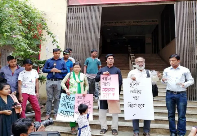 এমডিকে ‘ওয়াসার সুপেয় পানির শরবত’ খাওয়াতে হাজির রাজধানীবাসী