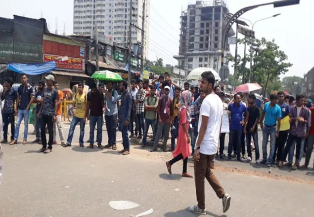 ৭ কলেজের শিক্ষার্থীদের সড়ক অবরোধ স্থগিত, কাল আবারও