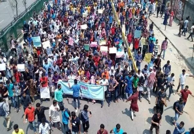 ফের শিক্ষার্থীদের সড়ক অবরোধ