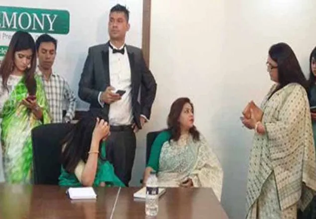 শমী কায়সারের ফোন চুরি, সাংবাদিকদের আটকে রেখে তল্লাশি
