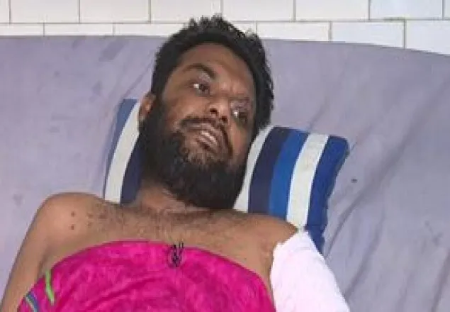 ২১ তলা থেকে পড়ে গিয়েও বেঁচে আছেন রেজোয়ান