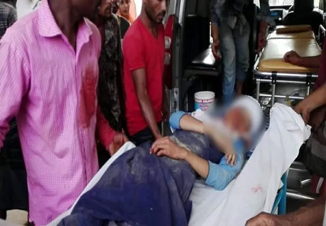 প্রেমের প্রস্তাব প্রত্যাখ্যান করায় স্কুলছাত্রীকে কুপিয়ে জখম