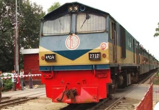 মগবাজারে ট্রেনের ধাক্কায় মোটরসাইকেল আরোহী নিহত
