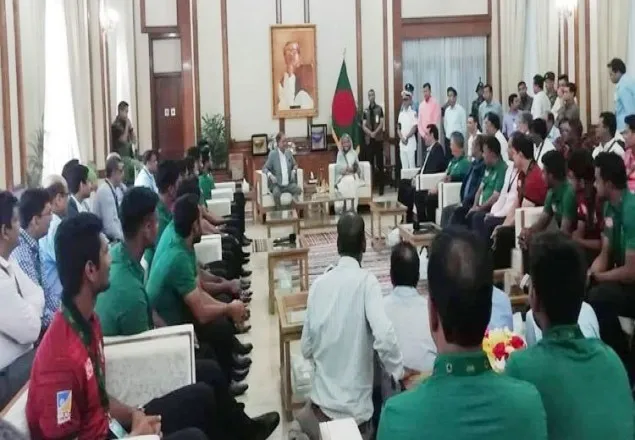 প্রধানমন্ত্রীর সঙ্গে মাশরাফিদের সাক্ষাৎ
