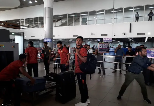 বিশ্বকাপ ও ত্রিদেশীয় সিরিজ খেলতে দেশ ছাড়লো টাইগাররা