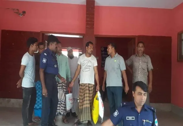 যশোরে ছাত্রীকে যৌন হয়রানির অভিযোগে অধ্যক্ষসহ আটক ৪