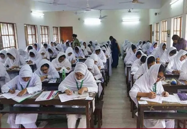 ঘূর্ণিঝড় ‘ফণী’র কারণে এইচএসসি পরীক্ষা স্থগিত 
