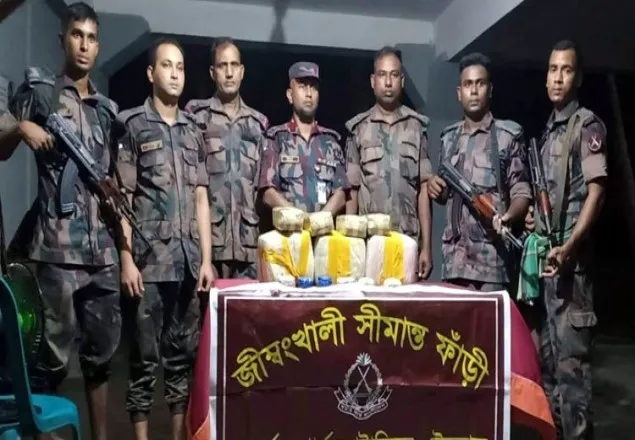 ২ লাখ পিস ইয়াবা রেখে পালালো পাচারকারীরা