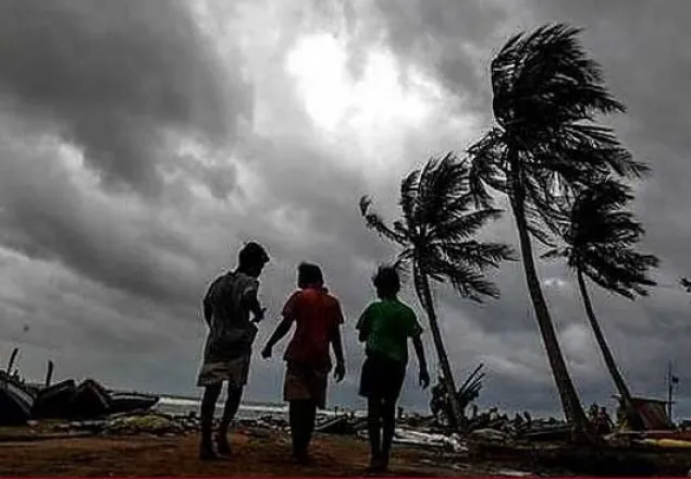 ঘূর্ণিঝড় ‘ফনী’: উপকূলীয় ৪ লাখ মানুষ আশ্রয়কেন্দ্রে 