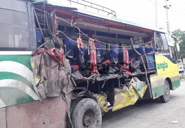 রাজবাড়ীতে বাস-ট্রাক সংঘর্ষে নিহত ৫