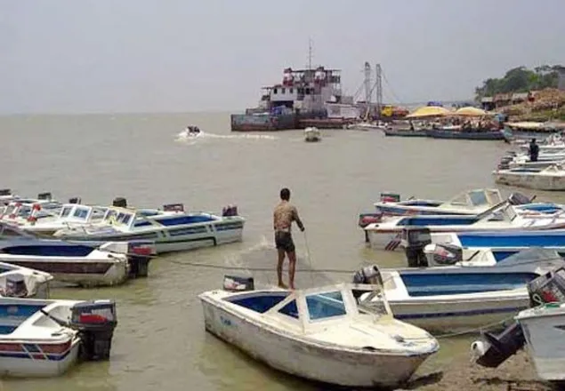 কাঁঠালবাড়ি-শিমুলিয়া ট্রলারের ধাক্কায় স্পিডবোট ডুবে নিহত ২