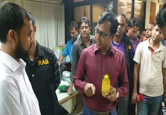 নতুন বোতলে 'পুষ্টি'র মেয়াদউত্তীর্ণ তেল, ৭৫ লাখ টাকা জরিমানা