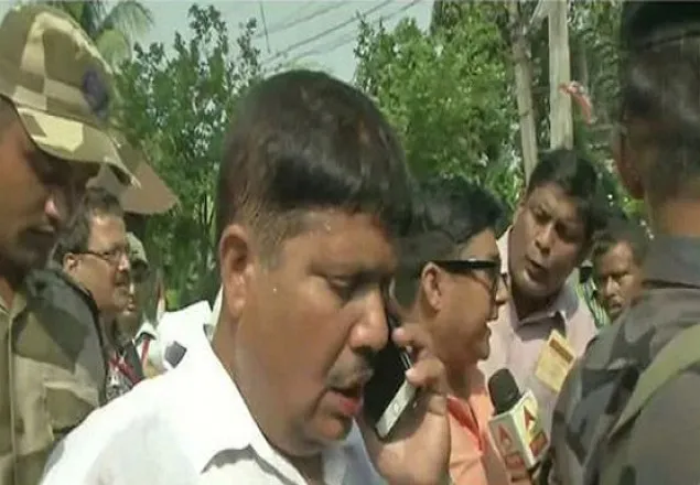 কাশ্মীরে ভোট কেন্দ্রে গ্রেনেড হামলা
