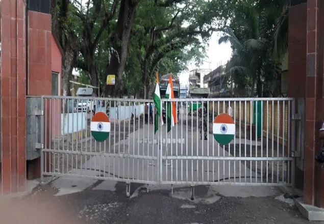 বেনাপোল স্থলবন্দর দিয়ে আমদানি রফতানি বাণিজ্য বন্ধ