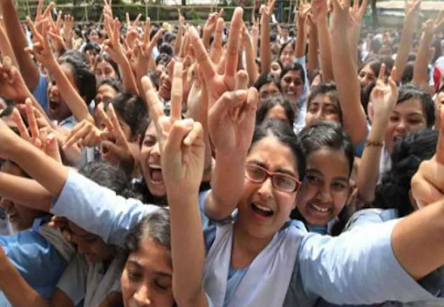 পাস ও জিপিএ-৫ দুটিতেই সেরা মেয়েরা