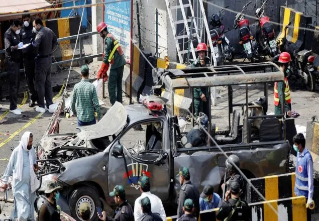 পাকিস্তানে পুলিশের গাড়িতে হামলা, নিহত বেড়ে ৯
