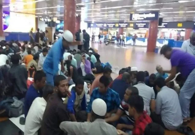 নিঃস্ব হয়ে দেশে ফিরলেন ২১৫ প্রবাসী শ্রমিক