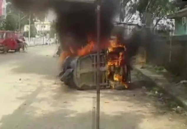 ভারতে মসজিদের বাহিরে নামাজ পড়া নিয়ে সংঘর্ষ, আহত ১৫