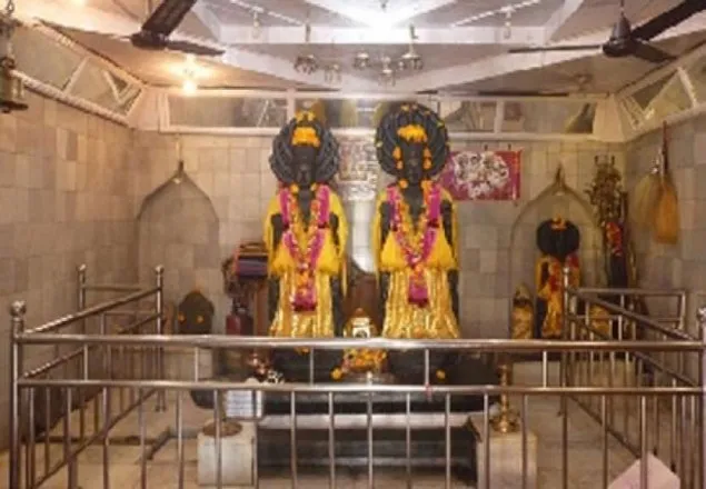 তীব্র গরমে দেবতারা সুস্থ থাকতে লাগানো হয়েছে এসি-ফ্যান
