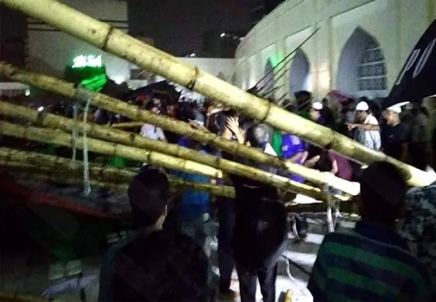 ঝড়ে বাইতুল মোকাররমের প্যান্ডেল ভেঙে নিহত ১, আহত ১৫