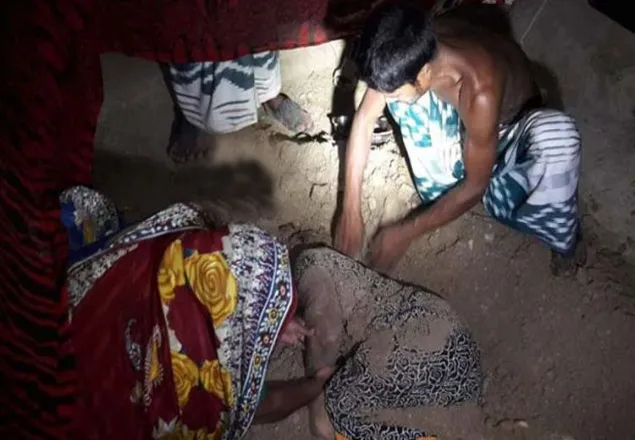শাশুড়িকে হত্যা করে আঙিনায় পুঁতে রাখলো পুত্রবধূ