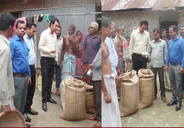 হাতীবান্ধায় বাড়ি বাড়ি গিয়ে ধান ক্রয় করছেন ইউএনও
