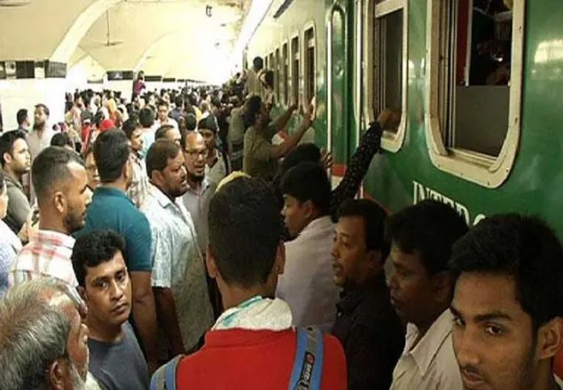 প্রথম দিনেই ট্রেনের শিডিউল বিপর্যয়
