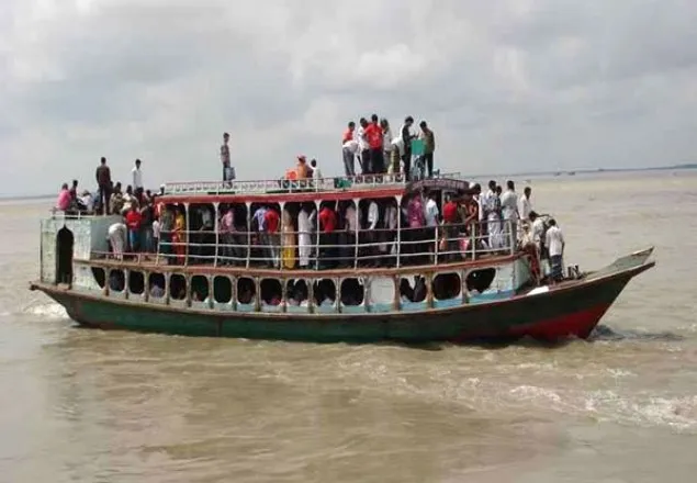 ঝড়-বৃষ্টিতে পাটুরিয়ায় লঞ্চ চলাচল বন্ধ