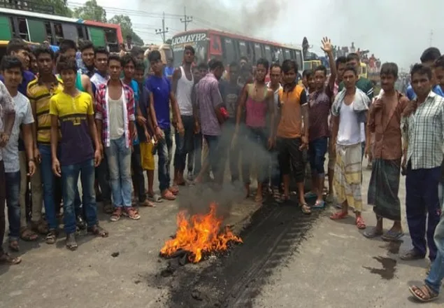 যানজটের প্রতিবাদে সড়কে আগুন