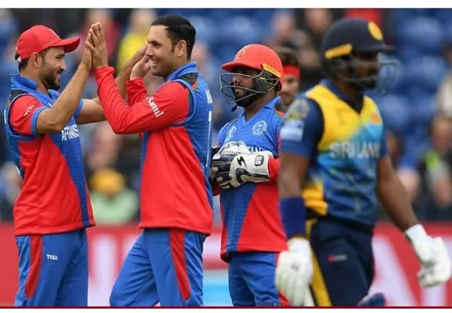 ব্যাটিংয়ে বিপর্যস্ত শ্রীলঙ্কা শেষে ঘুরে দাঁড়ালো বোলার দিয়ে