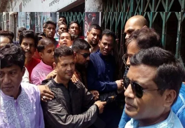 বগুড়া জেলা বিএনপি কার্যালয়ের তালা খুলে দিল বিদ্রোহী গ্রুপ