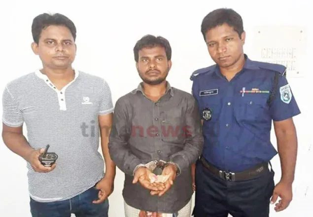 পলাশবাড়িতে ৪০ পিস ইয়াবাসহ আতোয়ার আটক