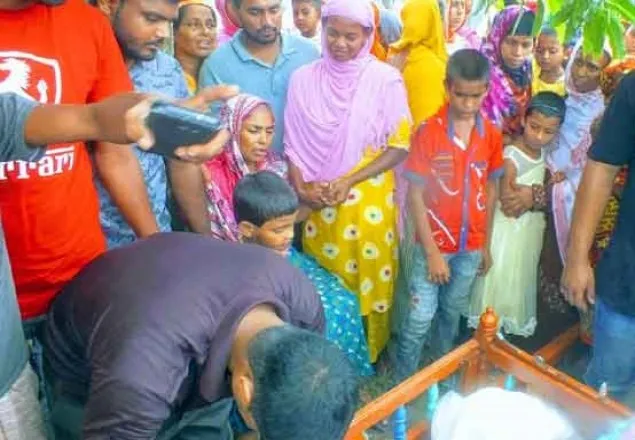 স্ত্রীর পরে চলে গেলেন স্বামীও