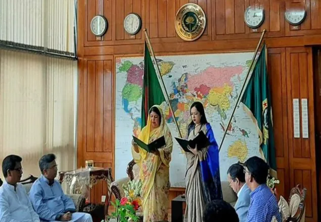 শপথ নিয়েছেন বিএনপির ব্যারিস্টার রুমিন ফারহানা