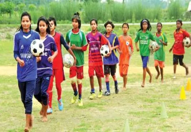  তালাবদ্ধ ড্রেসিংরুম, খোলা মাঠেই পোশাক পরিবর্তন