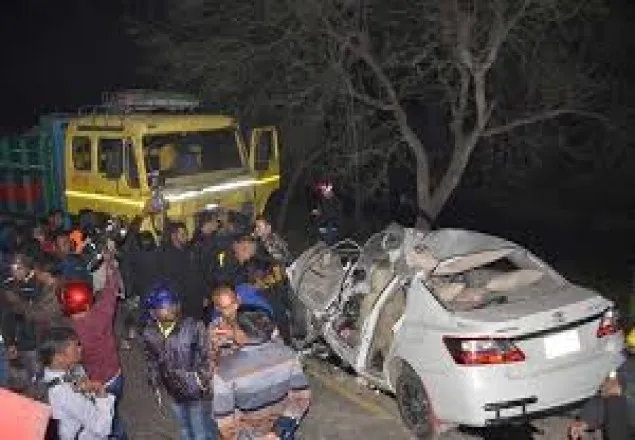 ১৫ ঘণ্টায় সড়কে প্রাণ গেল ১২ জনের