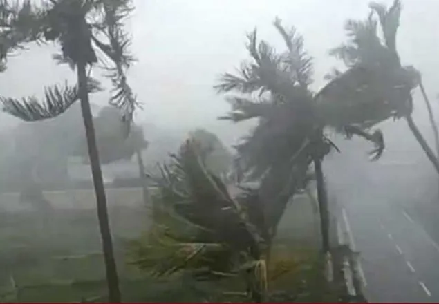 আজ গুজরাটে আঘাত হানছে ঘূর্ণিঝড় ‘বায়ু’