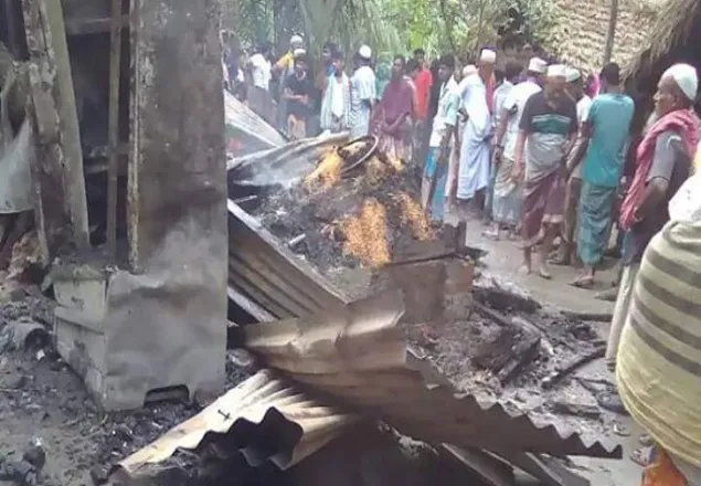 পাথরঘাটায় সৎ মেয়েকে পুড়িয়ে হত্যা, মা দগ্ধ