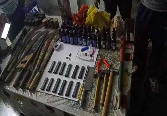 ছাত্রলীগ নেতার বাড়ি থেকে বোমা তৈরির সরঞ্জামসহ, ম্যাগাজিন ও গুলি উদ্ধার