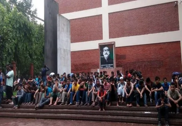 ১৬ দাবিতে বুয়েট শিক্ষার্থীদের বিক্ষোভ, আল্টিমেটাম