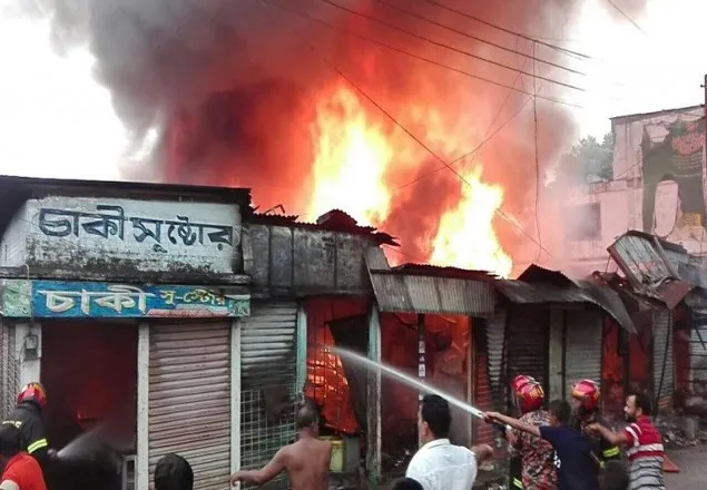 টাঙ্গাইল পৌর মার্কেটে অগ্নিকাণ্ড