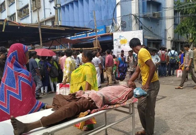 মমতার ডাকে সাড়া না দিয়ে অব্যাহত চিকিৎসকদের ধর্মঘট