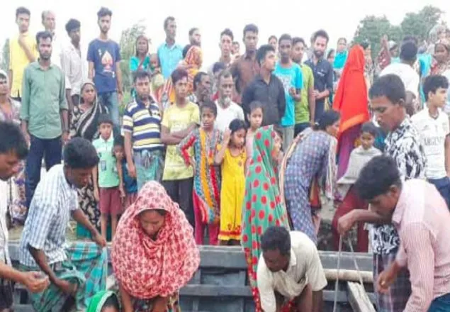 ব্রহ্মপুত্রে নৌকাডুবিতে নারীর মৃত্যু, নিখোঁজ ১