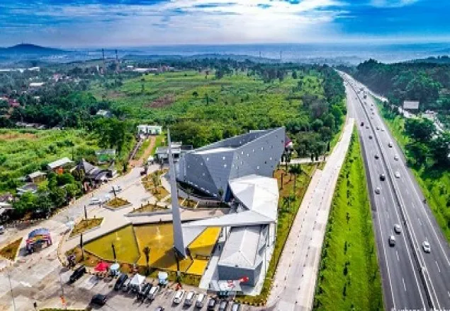 ইন্দোনেশিয়ায় যে মসজিদ নিয়ে হইচই