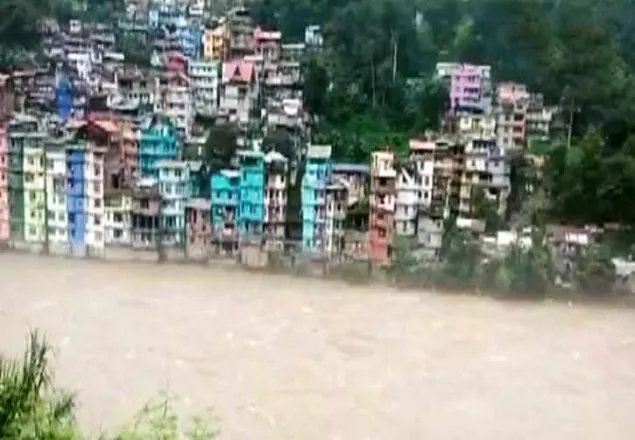 সিকিমে আটকা পড়া ৪ শতাধিক পর্যটক উদ্ধার