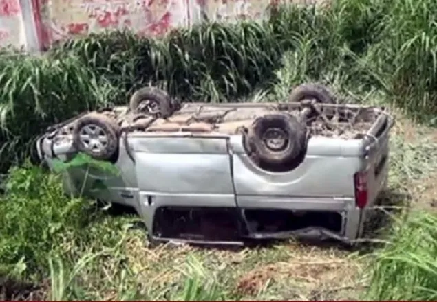 ফরিদপুরে মাইক্রোবাস খাদে, একই পরিবারের ৩ জন নিহত